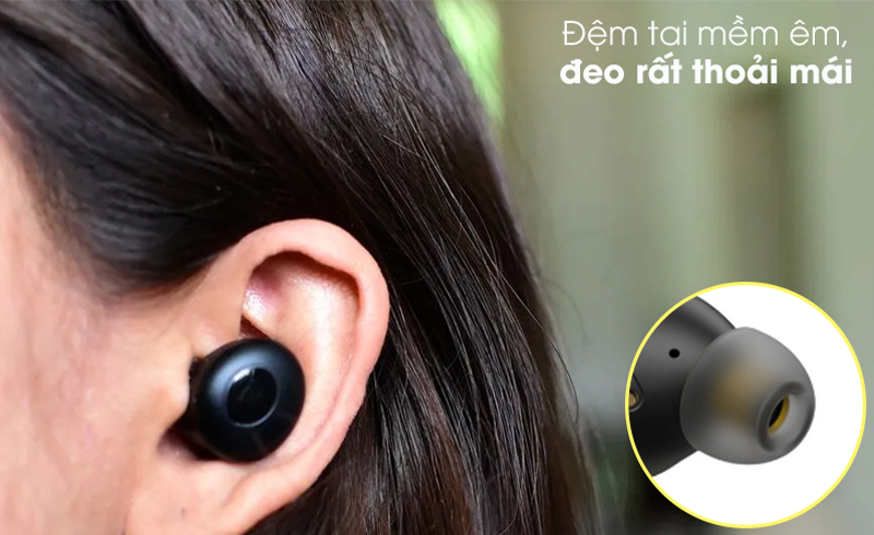 Người d&ugrave;ng tai nghe Bluetooth True Wireless Realme Buds Q RMA215 